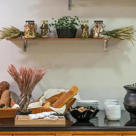Cnic双子酒店 梅松吉