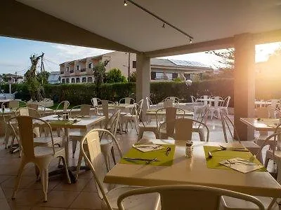 Cnic Gemini Hotel Mesongí