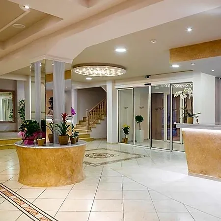 Hotel Cnic Gemini Mesongí