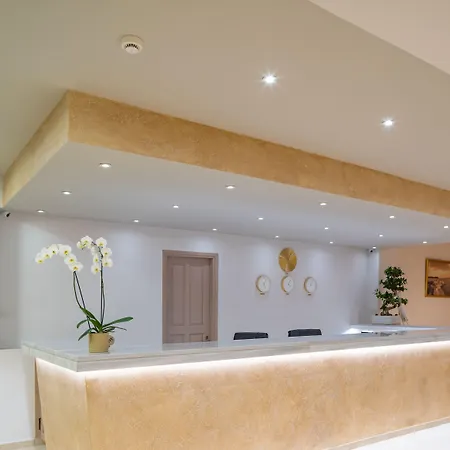 Cnic Gemini Hotel Mesongí